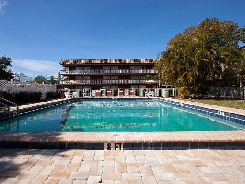 Baymont By Wyndham Sarasota Hotel Exterior photo